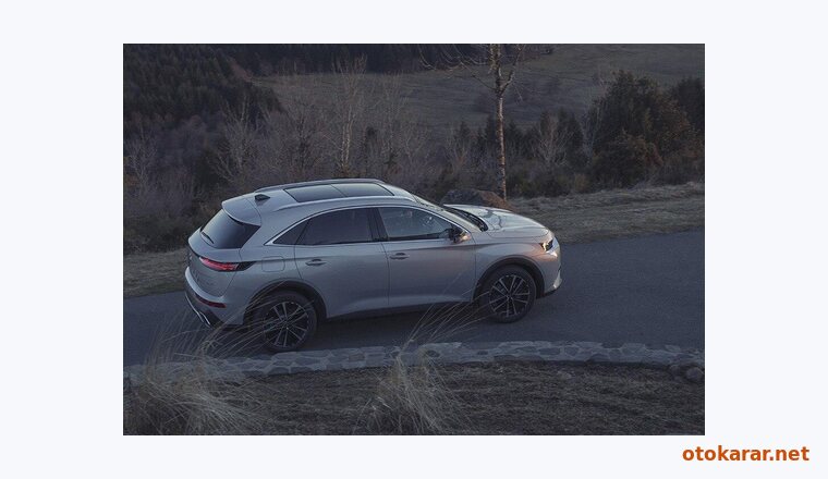 DS Automobiles DS 7 resmi