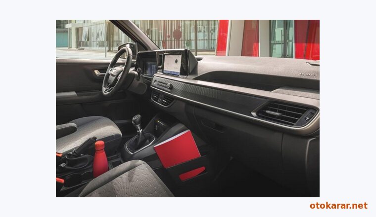 Ford Transit Courier resmi