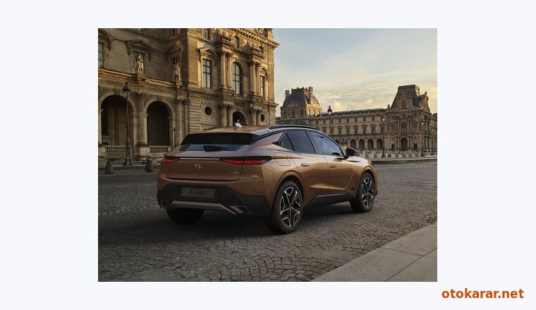 DS Automobiles DS 4 resmi