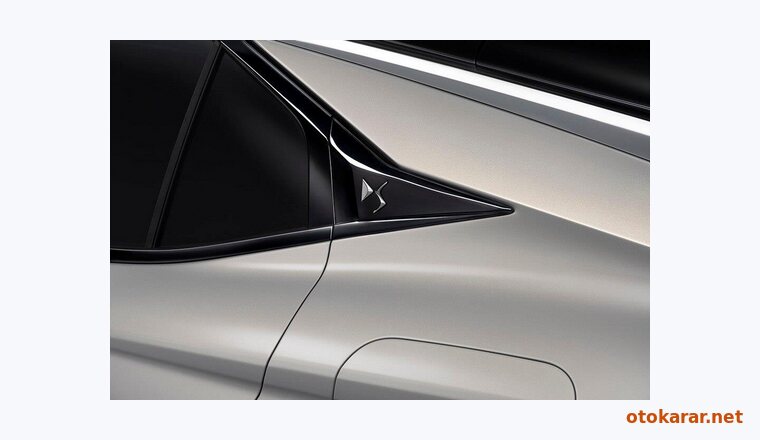 DS Automobiles DS 4 resmi
