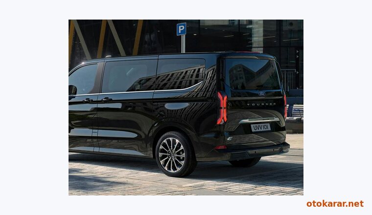 Ford Tourneo Custom Minibüs resmi