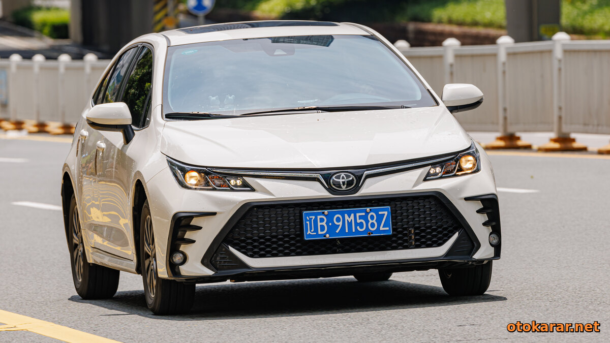 Toyota Corolla Hybrid İncelemesi (Eylül 2026): Hangi Versiyon, Sedan mı Hatchback mi, Alınır mı?
