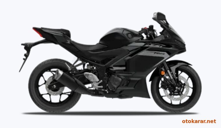 Yamaha R25 — Midnight Black